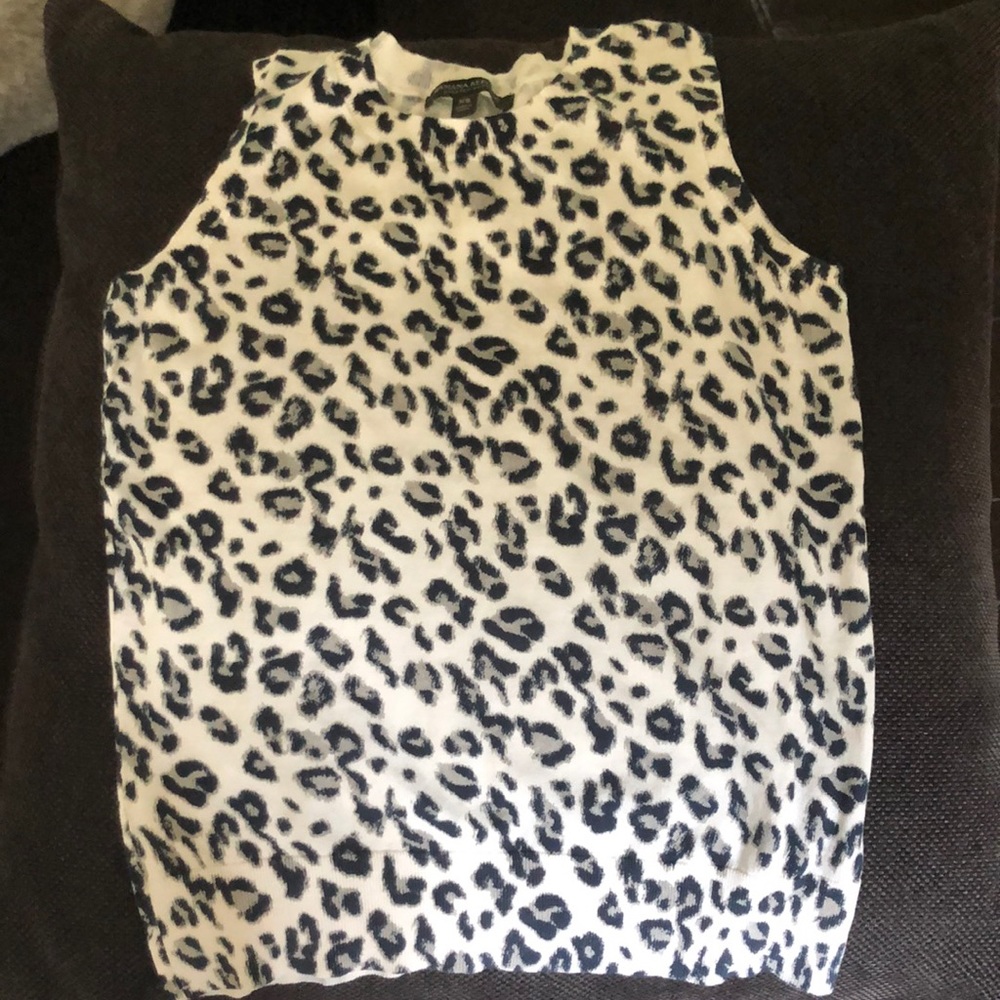Leopard sleeveless sweater. Banana Republic XS